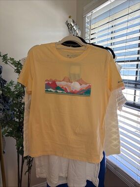 Columbia Yellow Sunset Mountain Graphic Tee